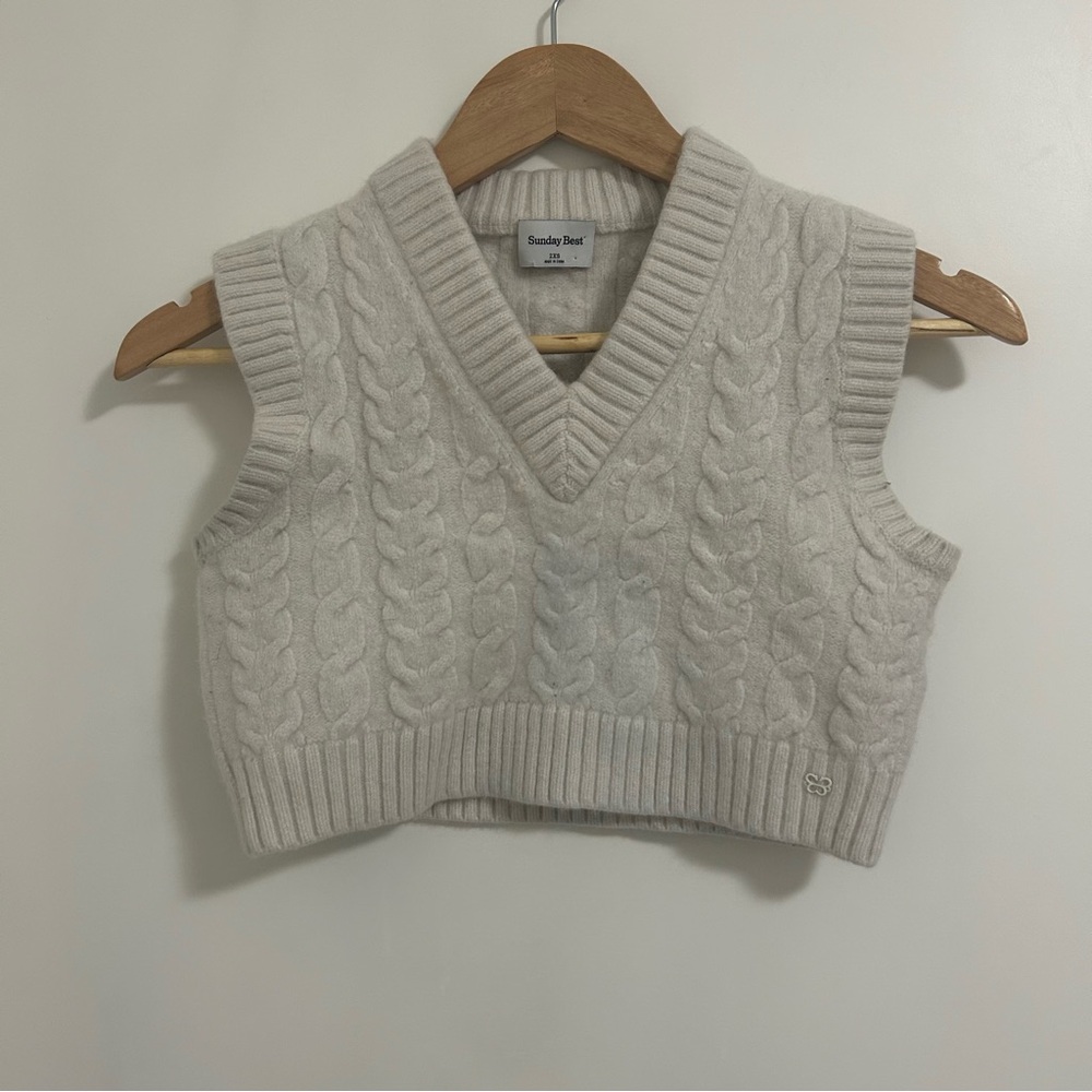 Aritzia Sunday Best Cable Knit Cropped Sweater Vest XXS Merino Wool Cream White